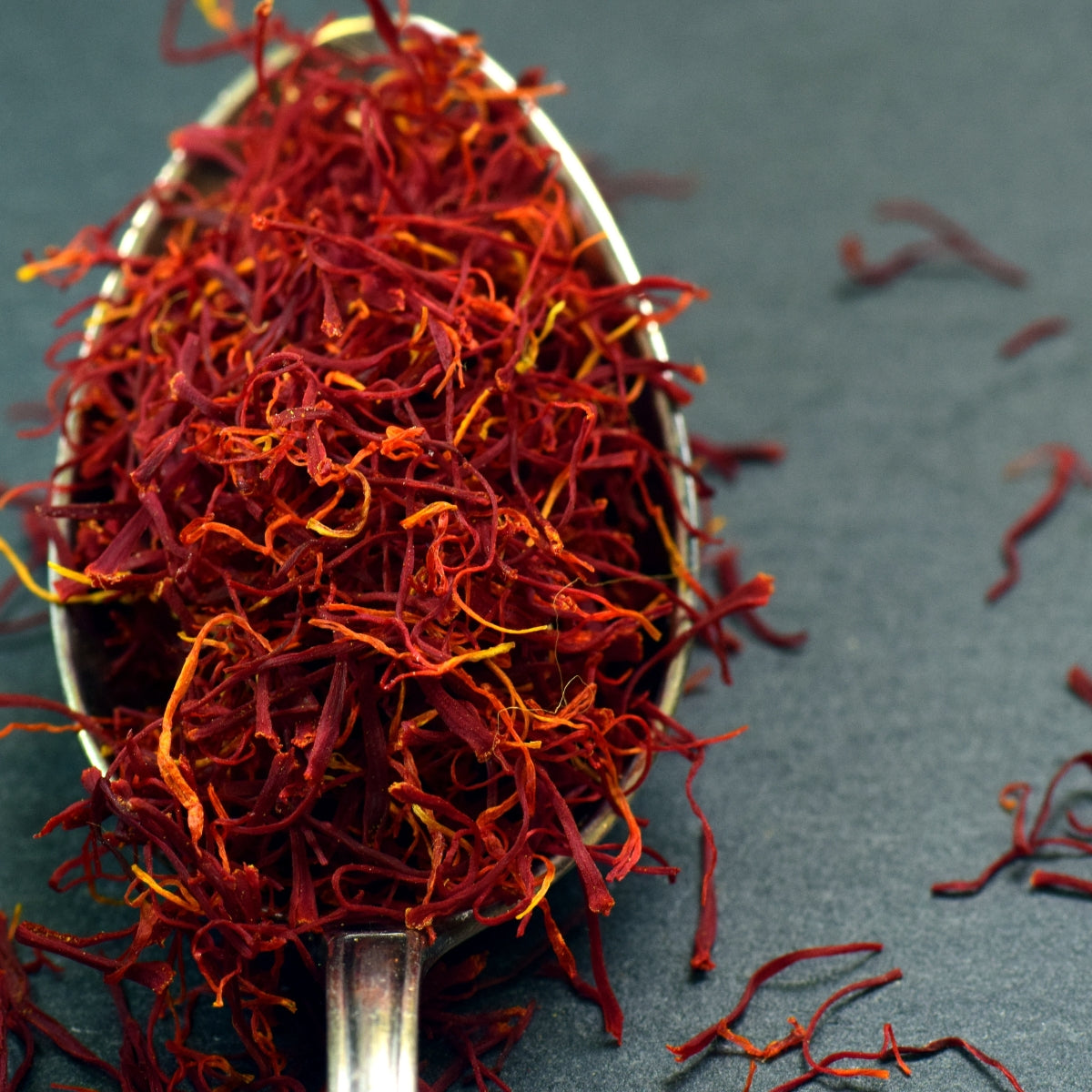 saffron stigmas on spoon
