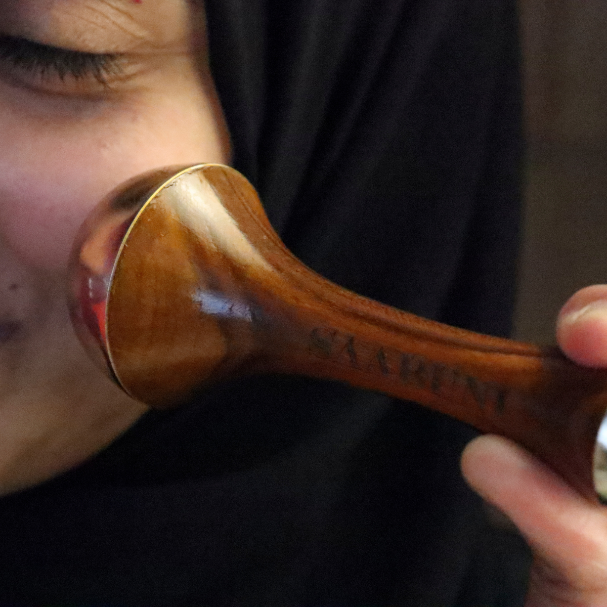 Kansa is made of copper and tin so it naturally balances the skin's ph levels