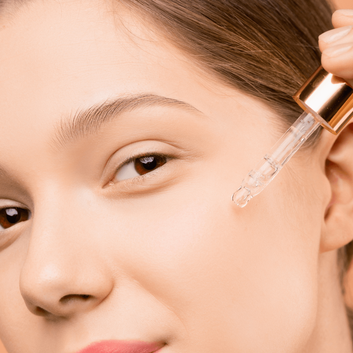 Use the saffron serum once or twice a day as part of your skincare routine.