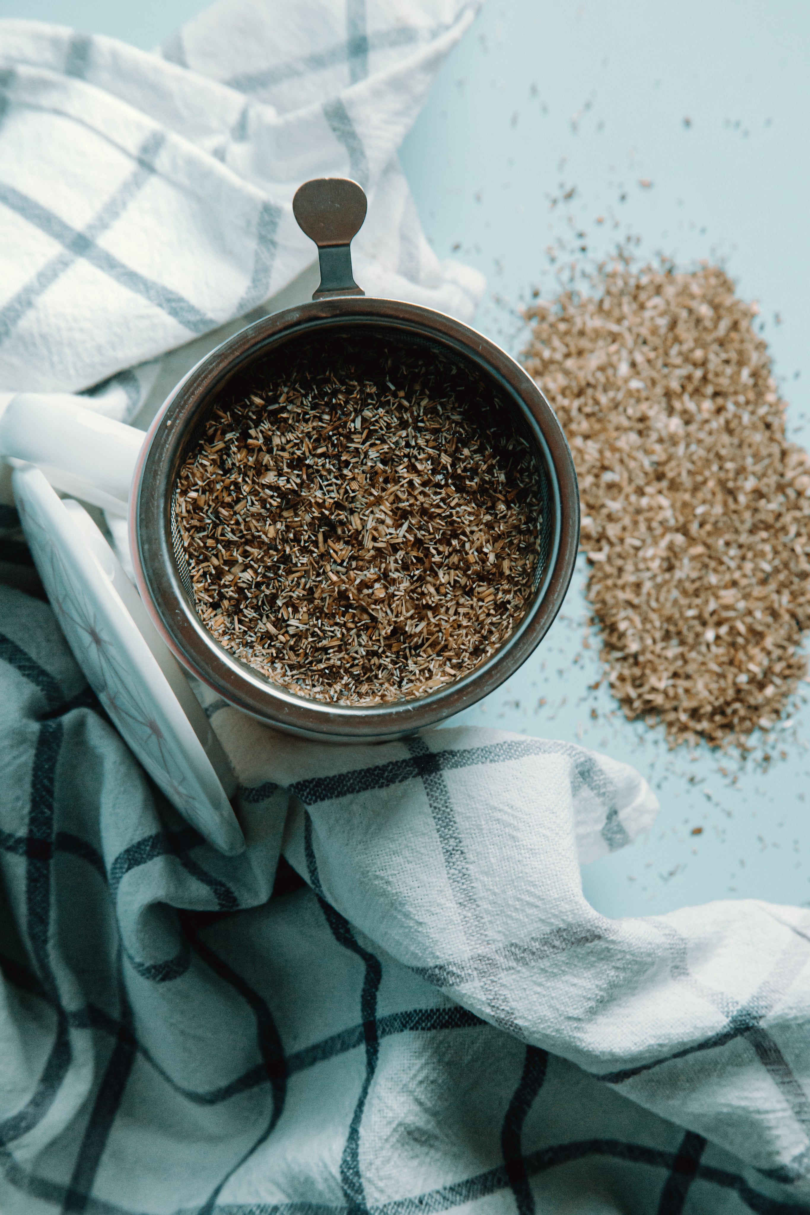 Ground tea in a container